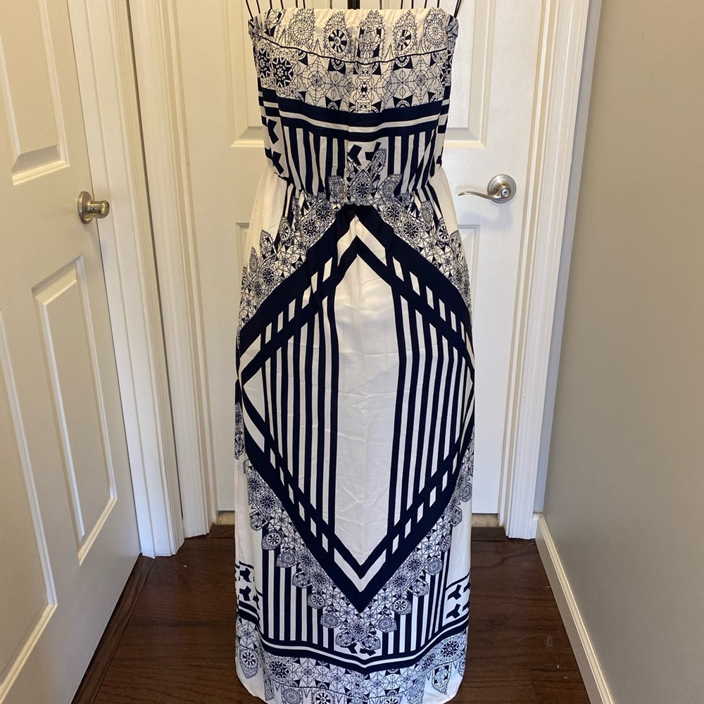 Elegant Navy and White Maxi Dress, size M